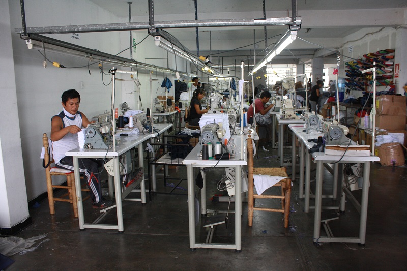 Mypes confeccionarán uniformes para la Policía Nacional por 99.8 millones de soles