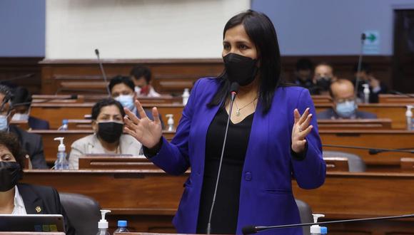 Flor Pablo: “Que el presidente Castillo renuncie”