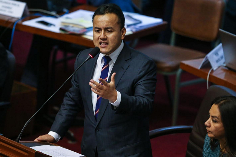 Congresista Acuña: “Corruptos y terroristas nunca deben ejercer cargos públicos”