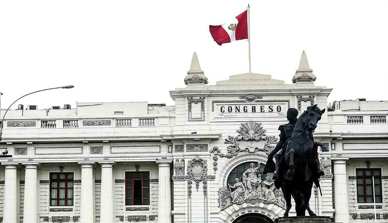 Juan Sheput y Richard Arce cuestionan contrataciones de familiares en el Congreso