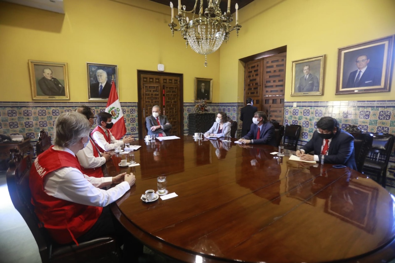 Contraloría investiga cumplimiento de funciones del Estado en supervisión de ensayos clínicos de Sinopharm