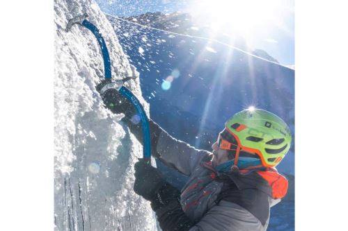 Bandera peruana flameará en el imponente nevado Huascarán por Fiestas Patrias