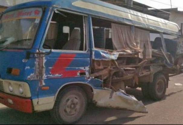 Camión chocó contra custer en Jayanca y deja 4 heridos graves