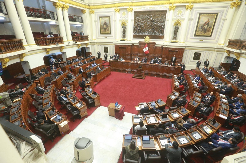 Declaran improcedente demanda contra disolución del Congreso