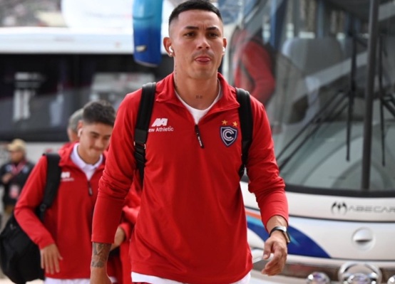 Dictan impedimento de salida del país por 9 meses contra futbolista Jean Deza