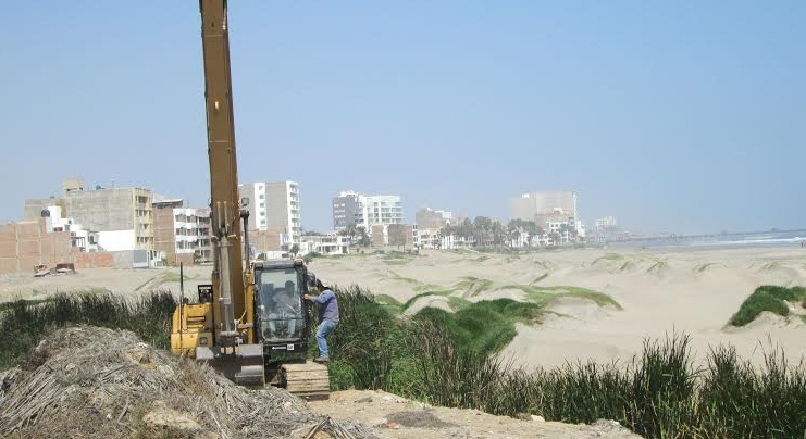 Pimentel: realizan trabajos de descolmatación del Dren 3000