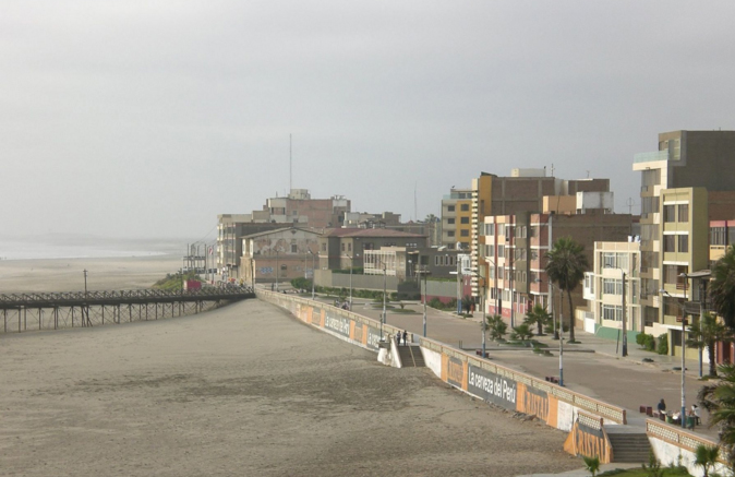 Plantean propuestas técnica para descontaminar mar de Pimentel