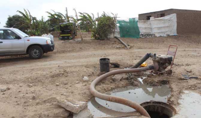 Destruyen colectores para regar cultivos con aguas servidas en Chiclayo 
