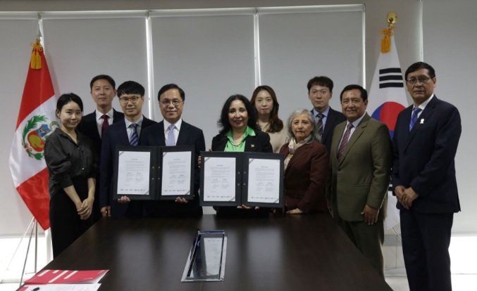 Perú y Corea del Sur suscriben acuerdo para impulsar industria textil peruana 