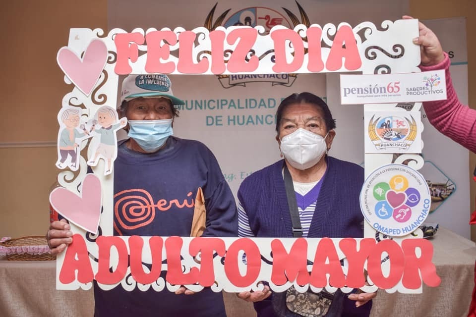 Beneficiarios de Pensión 65 celebran con danzas el Día Nacional de las Personas Adultas Mayores en 121 distritos  