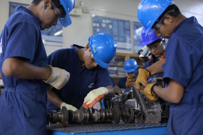 Nueve de cada 10 beneficiarios de programas de becas que  eligieron carreras técnicas ya son profesionales
