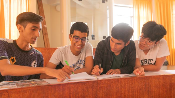 Más de 96 mil jóvenes vulnerables se han beneficiado con becas del Pronabec