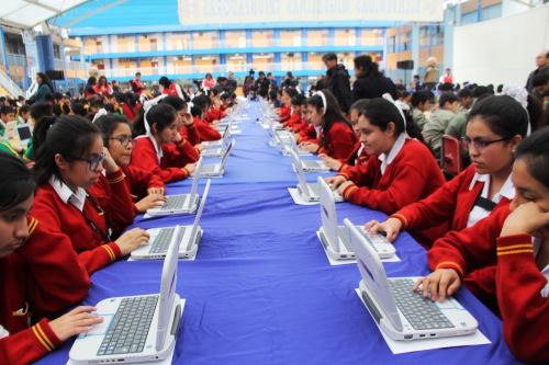Minedu promueve competencias digitales en los estudiantes