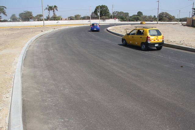 Pavimentan conexión de avenida Bolognesi con la autopista Chiclayo- Pimentel