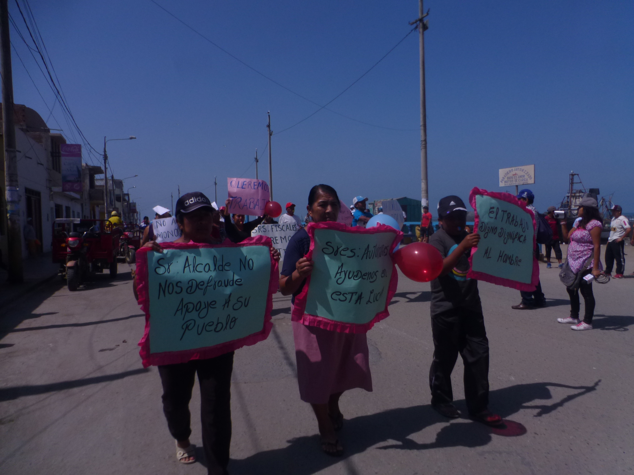 Transportistas de la línea “San Pedro Pescador” de Santa Rosa protestan por suspensión de permiso