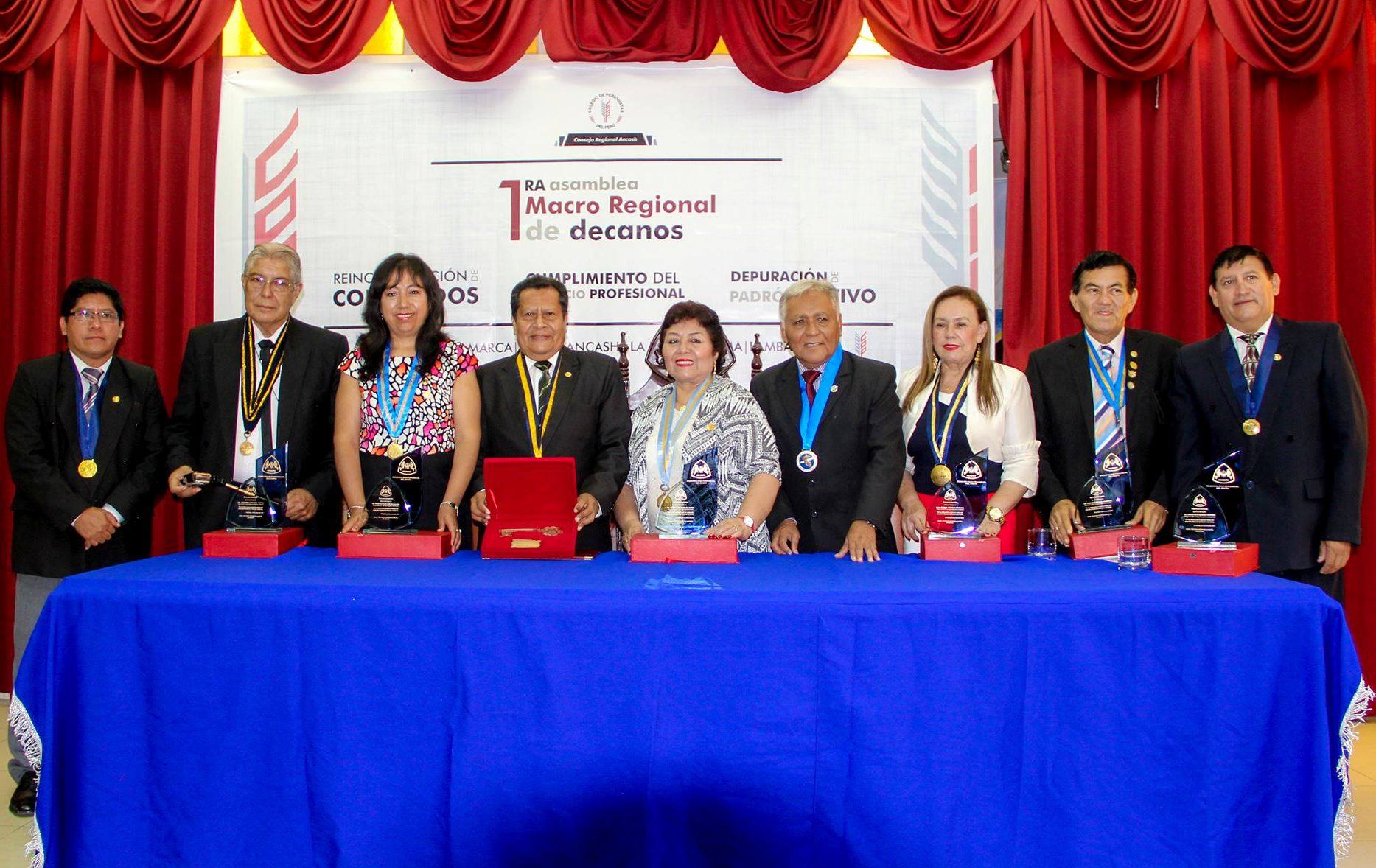 Decanos de periodistas participaron en encuentro macro regional en Chimbote