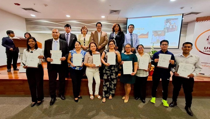 Entregan resoluciones de nombramiento a 300 docentes de UGEL Lambayeque