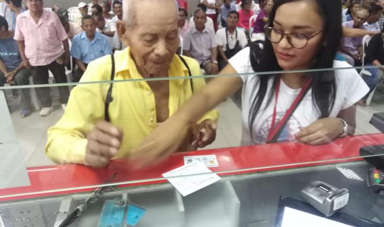 Cerca de 20 mil usuarios de Pensión 65 cobraron en horario especial dominical