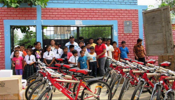 UGEL de Lambayeque entregó 138 bicicletas a escolares de zonas rurales