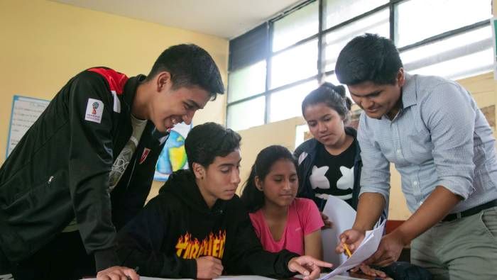 Becarios preparan a postulantes de Beca 18 para rendir con éxito el examen de preselección