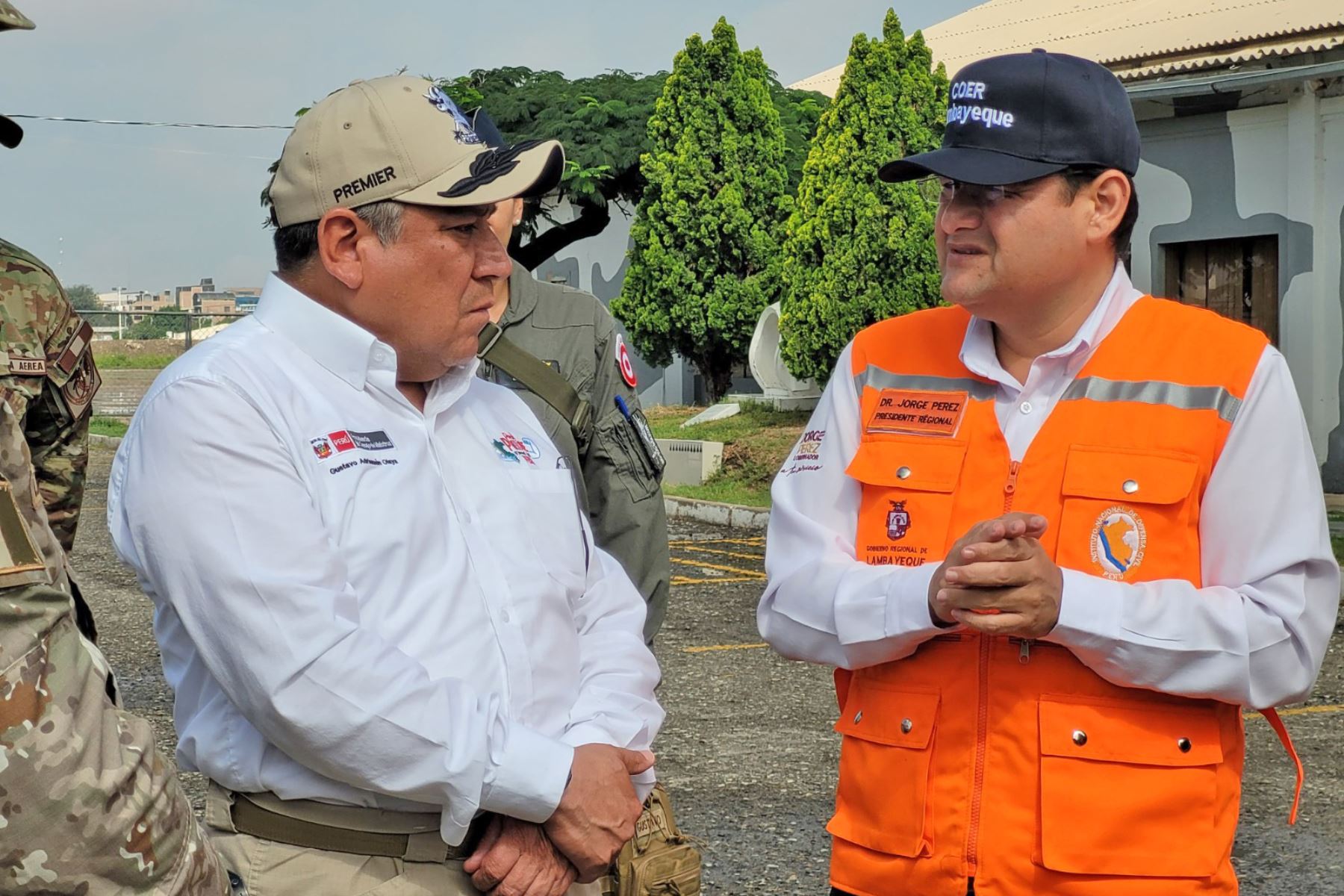 Lambayeque:  Adrianzén llega para evaluar daños por los desbordes en los ríos Motupe y Olmos
