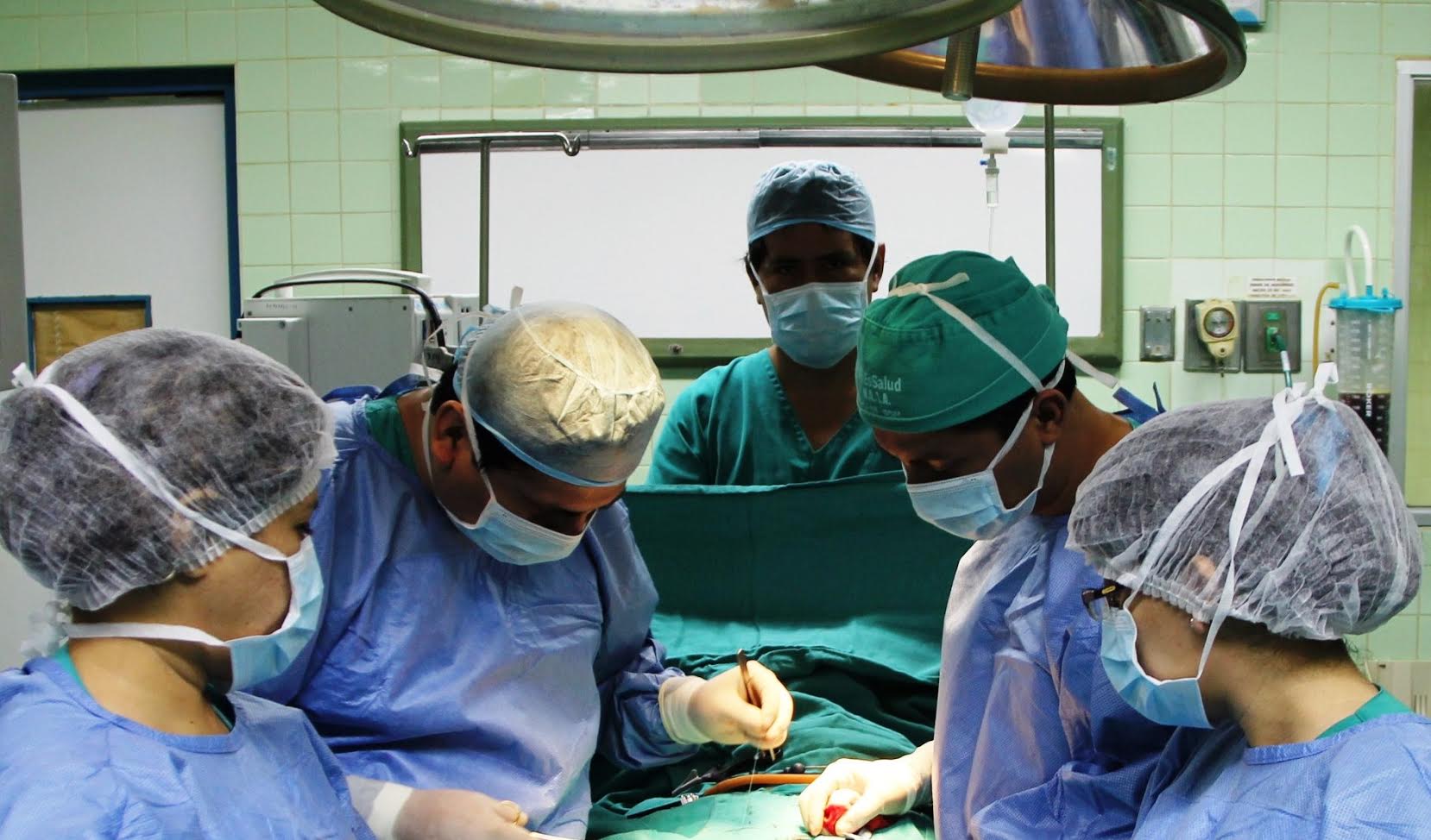 Médicos de EsSalud en Chiclayo extirparon tumor de esófago