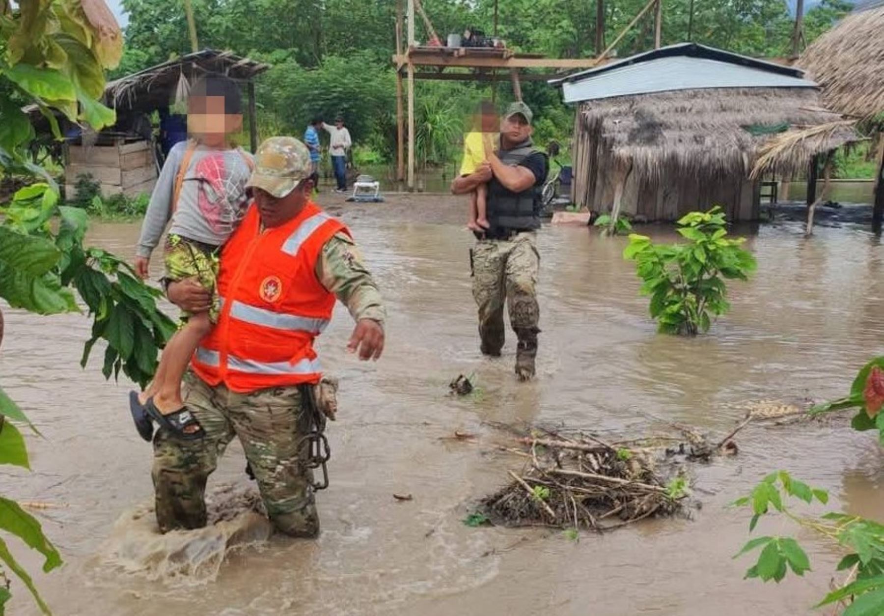 Declaran en emergencia 157 distritos de 20 regiones por intensas lluvias