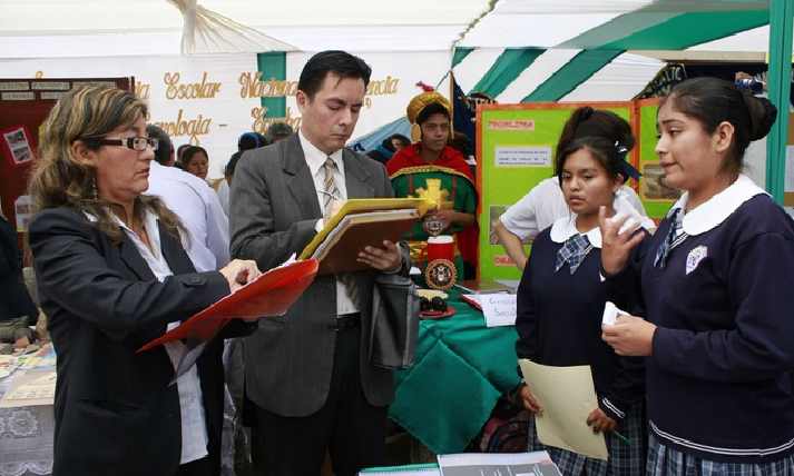 Premiaron a escolares ganadores de la Feria de Ciencia y Tecnología