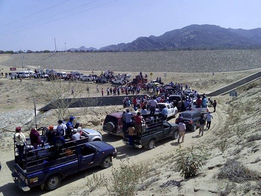 Campesinos no dejan ingresar a las autoridades  para la inauguración de la Nueva ciudad de Olmos