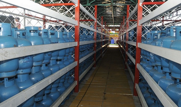 Gobierno dispone reducción en 22% del precio del gas envasado 