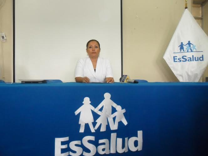 Nueva gerente de EsSalud asume funciones