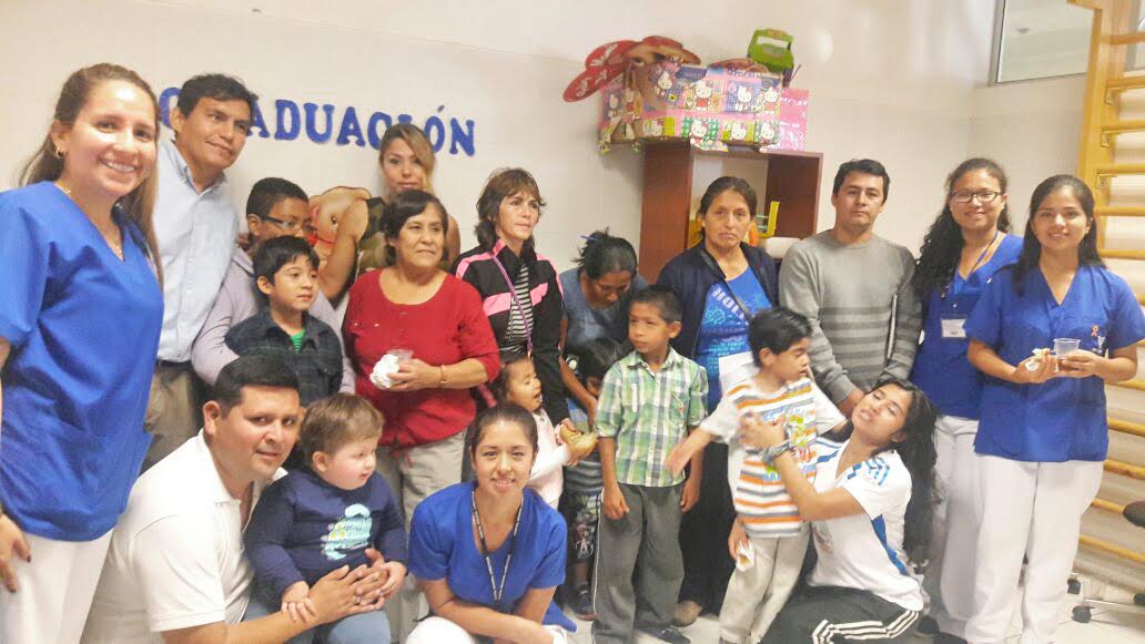 Niños con habilidades diferentes se gradúan en el Hospital Regional
