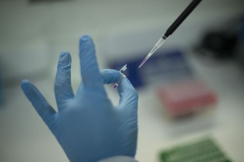 Todo lo que se sabe sobre la nueva amenaza del covid-19, la variante ómicron