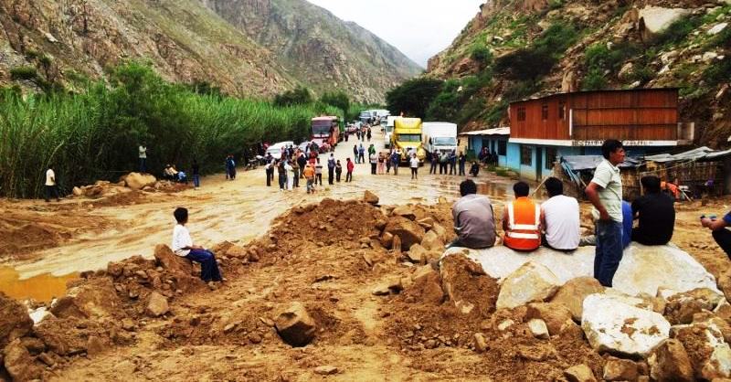Vías de Huaylas y provincia del Santa están bloqueadas por derrumbes 