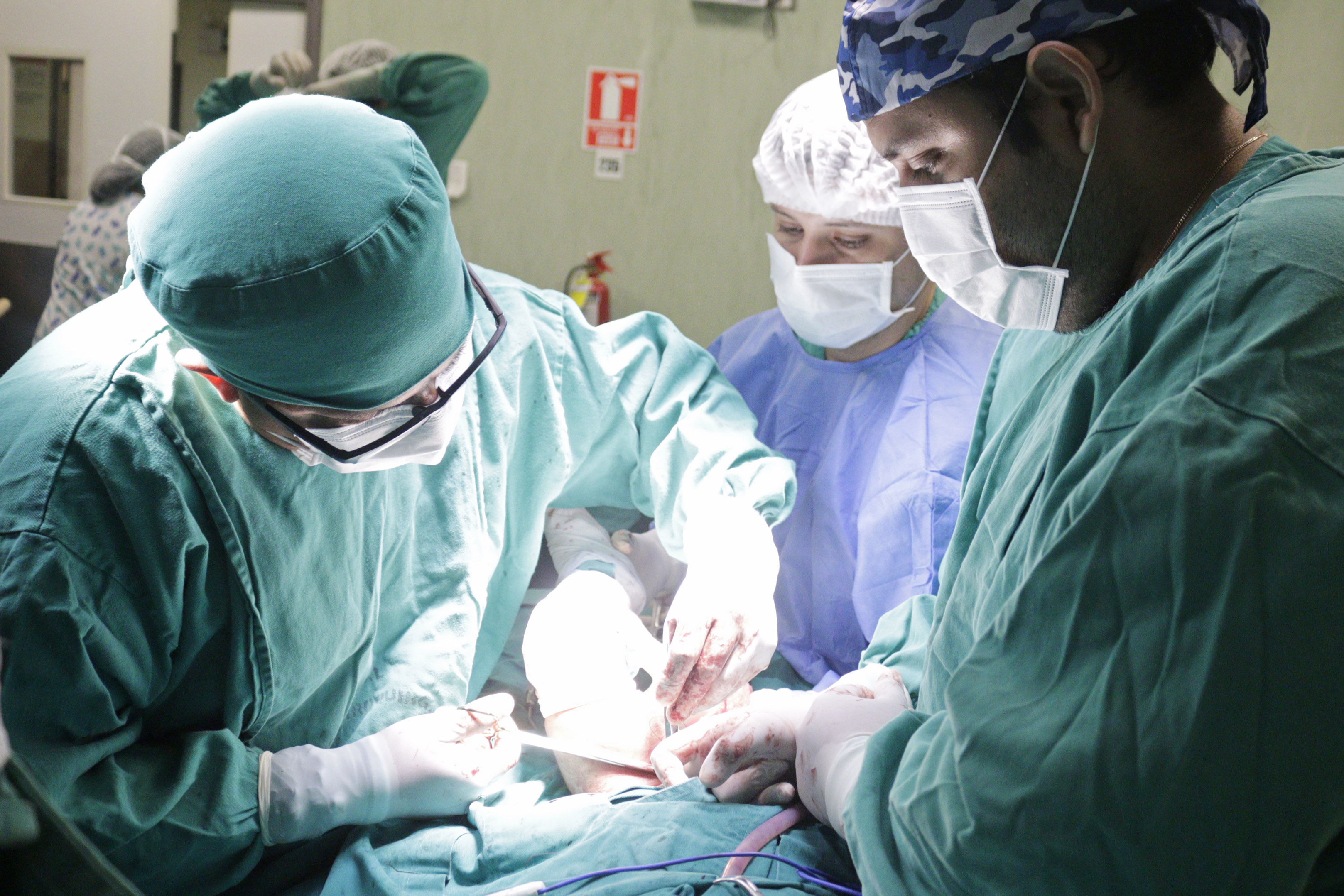 Médicos del hospital Regional de Lambayeque realizan con éxito cirugía a niña con displasia de cadera