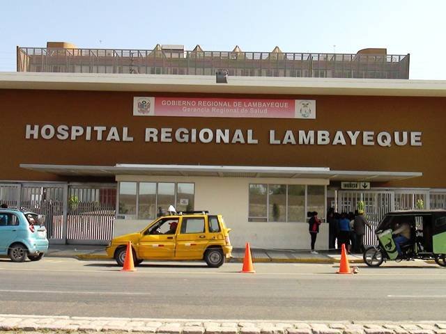 Personal de Farmacia de hospital regional de Lambayeque es capacitado en preparación de mezclas oncológicas