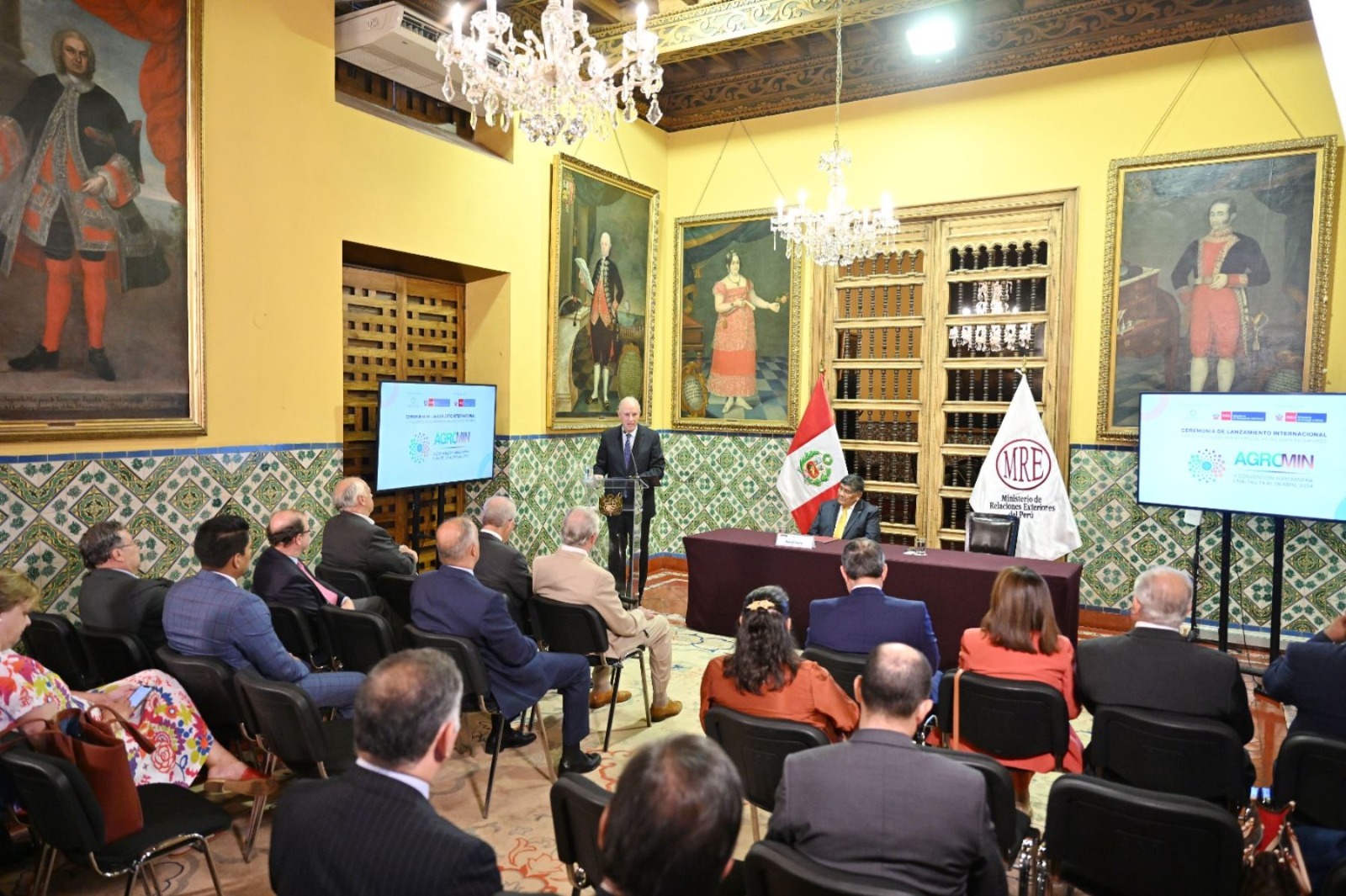 Política exterior desarrolla acciones para promover potencial minero y agrícola del Perú