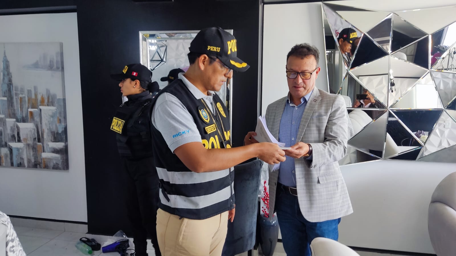 Señalan que Vladimir Cerrón habría obtenido pasaporte en tiempo récord 