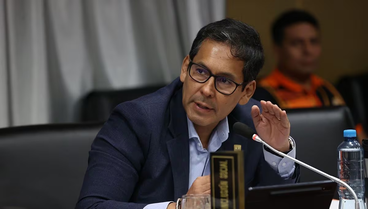 Fiscalía solicita impedimento de salida del país contra exministro Julio Demartini