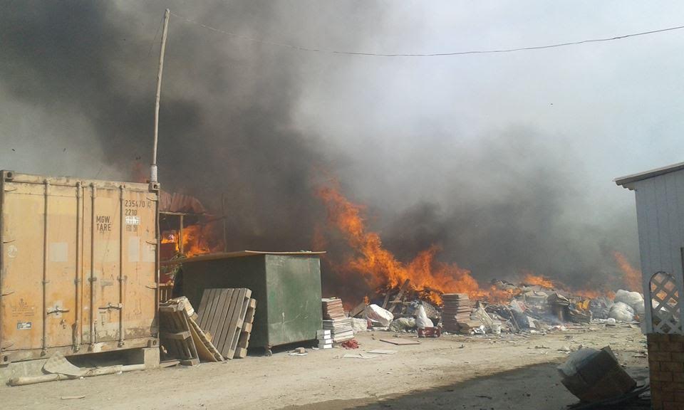 Gigantesco incendio duro cinco horas en depósito de Chiclayo