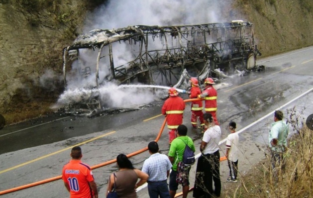 Cantantes de Grupo 5 se salvan de morir tras incendio del bus en el que se trasladaban