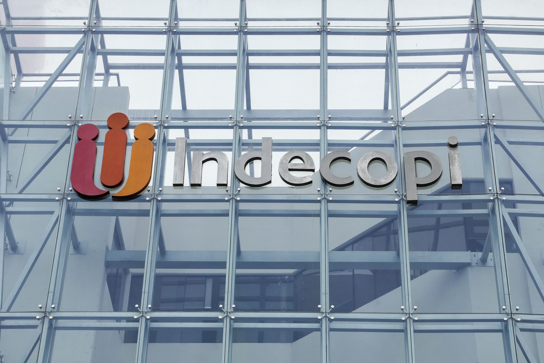 Indecopi inicia investigación preliminar ante reclamos de usuarios de Interbank