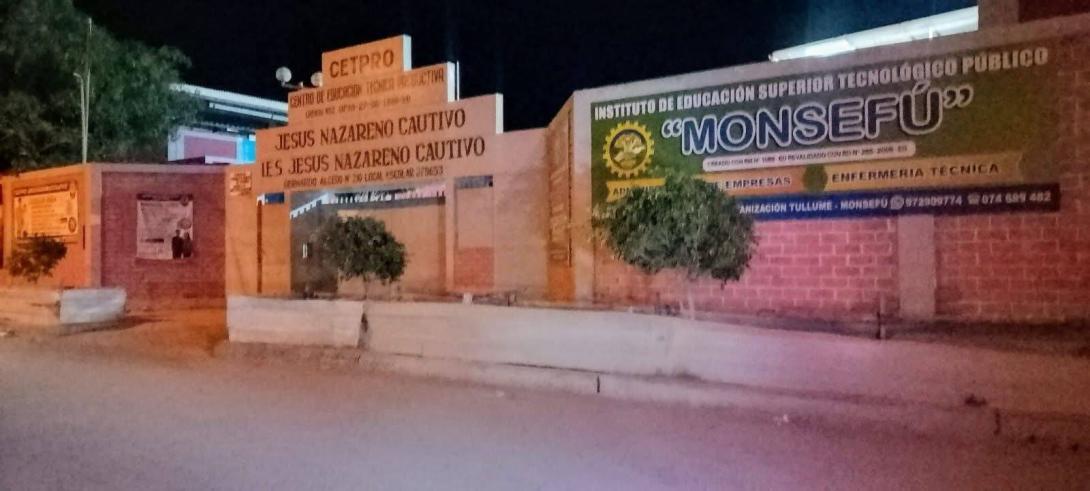 Detienen a dos escolares con explosivos en colegio de Monsefú