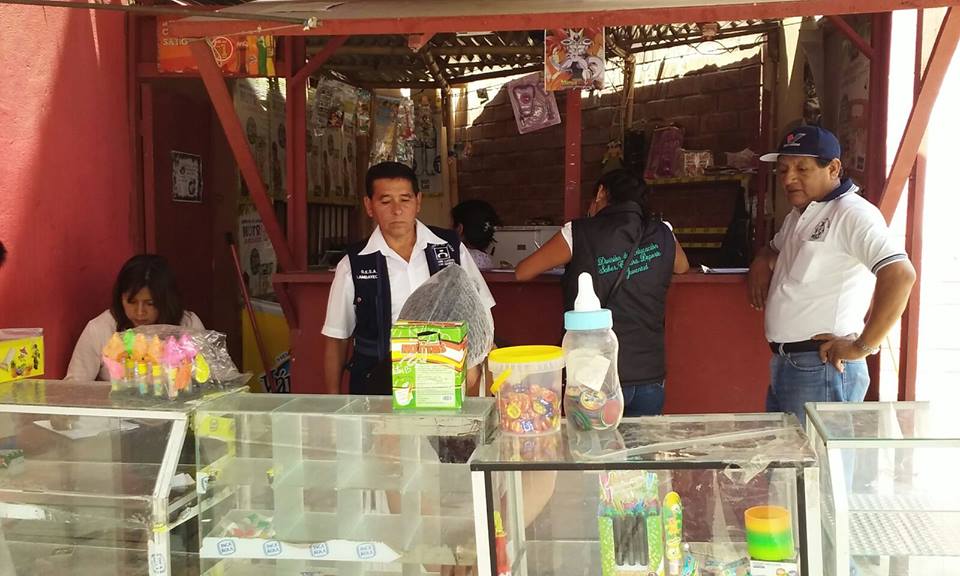 Inspeccionan kioscos de instituciones educativas de Ferreñafe