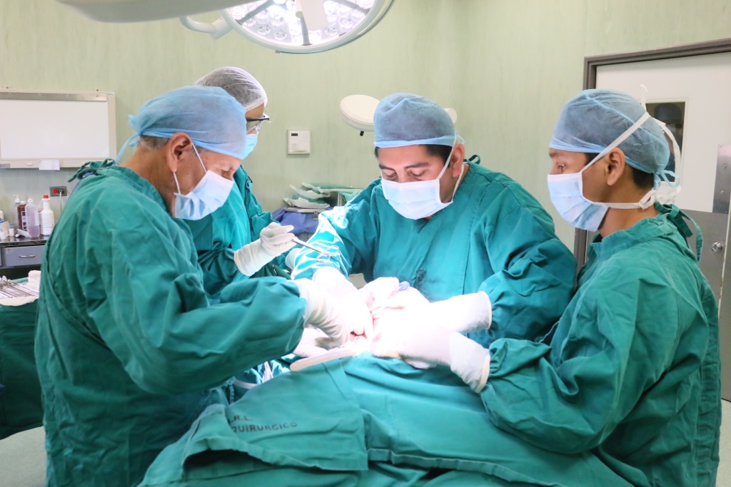 Tumor de 2 kilos fue extraído a paciente en hospital de Lambayeque