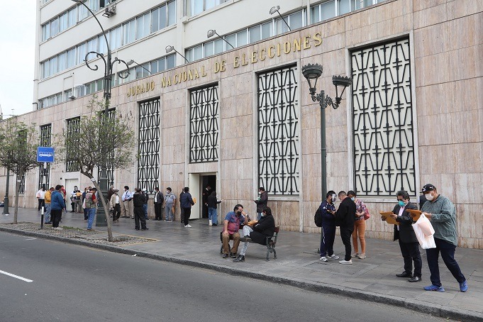 Tribunal  de Honor solicita a López  Aliaga  pedir disculpas públicas por declaraciones