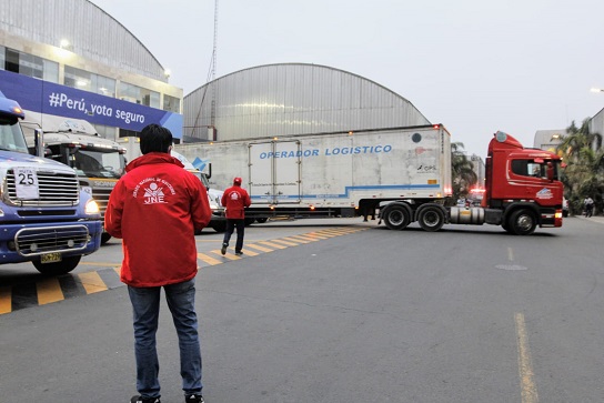 JNE fiscaliza traslado de material electoral a provincias para segunda vuelta