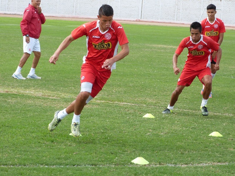 Aurich se enfrenta esta tarde al Deportivo Municipal en Villa El Salvador