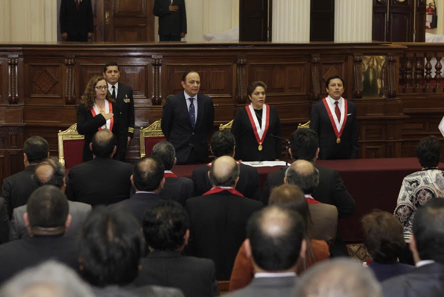 Walter Gutiérrez juramentó en el Congreso como nuevo Defensor del Pueblo
