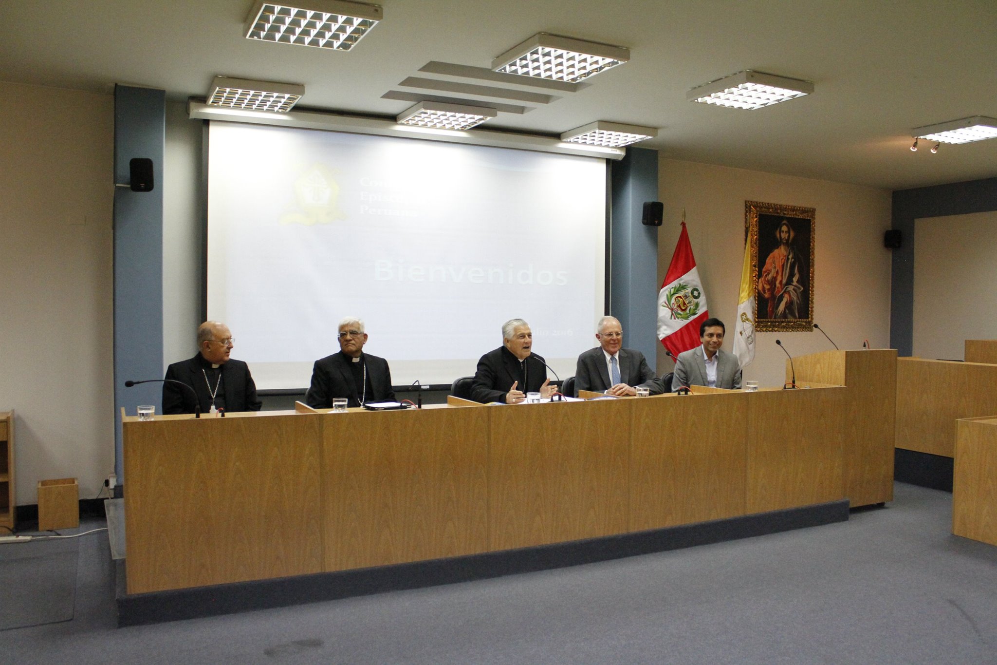 Kuczynski visitó a obispos en la Conferencia Episcopal Peruana